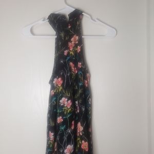 Express XS High-necked black top